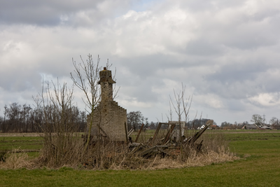 844984 Afbeelding van een bouwval in de weilanden ter hoogte van de Ruigenhoeksedijk 98 te Groenekan.